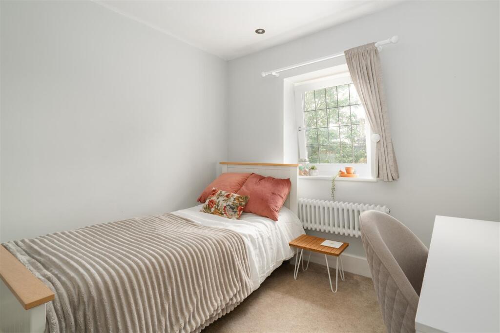 Bedroom1.jpg