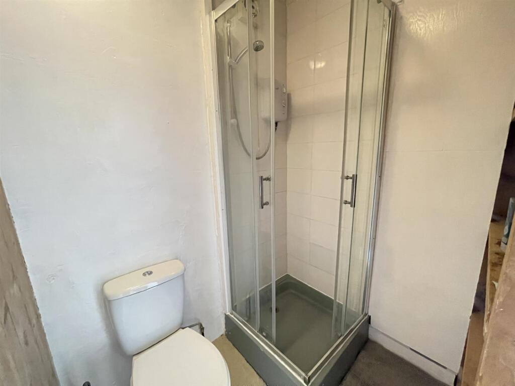 En-suite to Bedroom 1