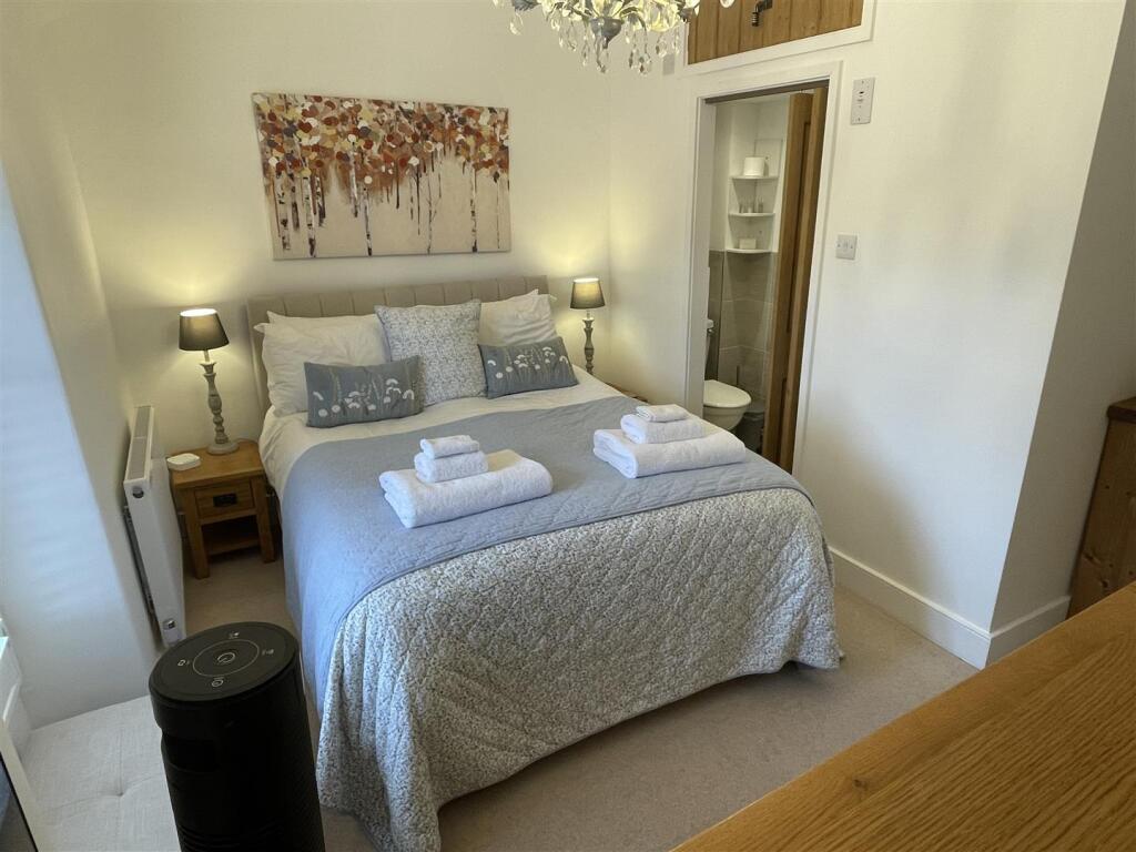 Bedroom 1 alternartive.JPG