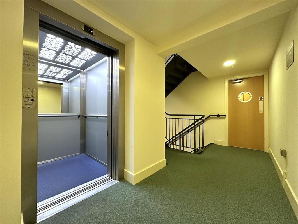 Communal Hall &amp; Lift 311