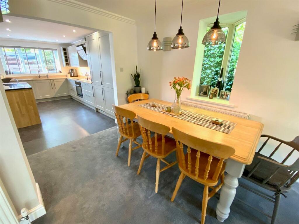 robin royd lane 28 dining 3.jpg