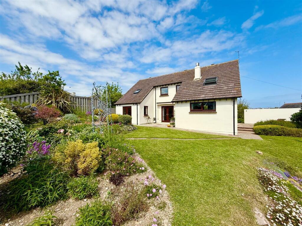 Rear Right Quarter.JPG