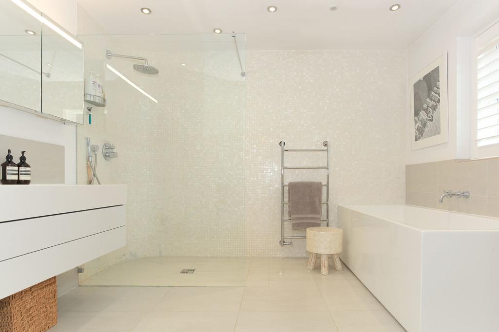 En-Suite to Master Bedroom