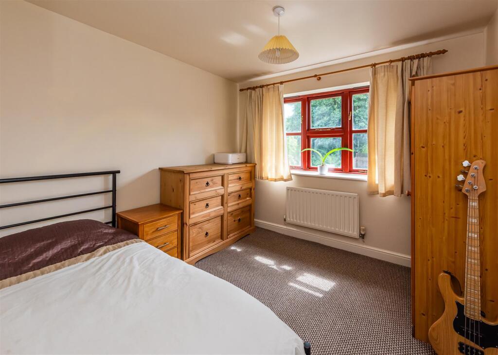 57 Penleigh Gardens-Bedroom3.jpg