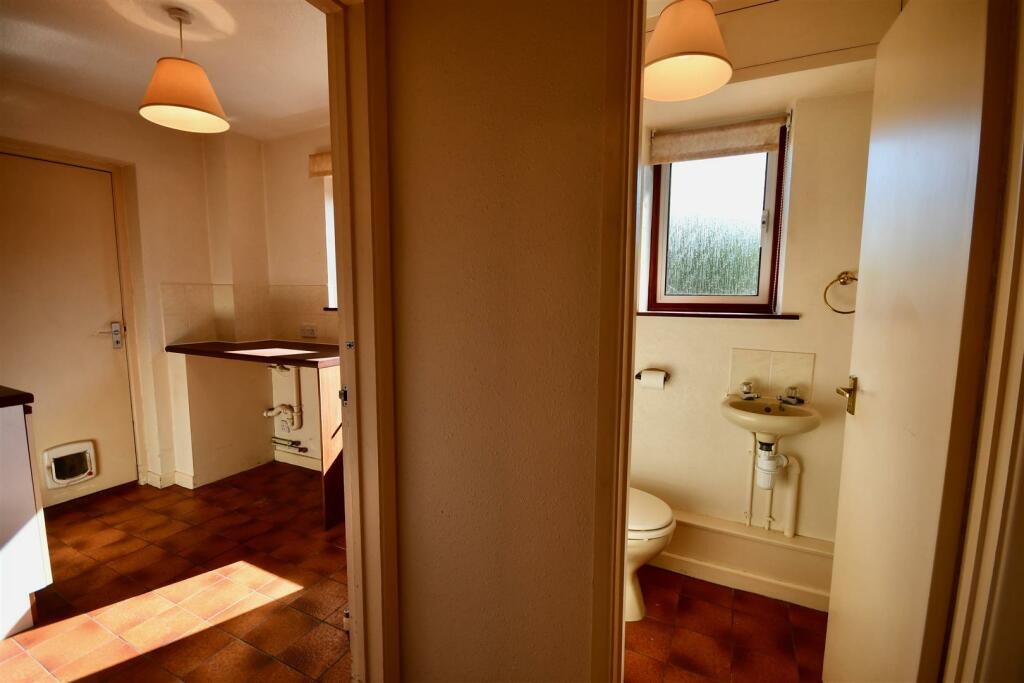 Utility &amp; Cloakroom