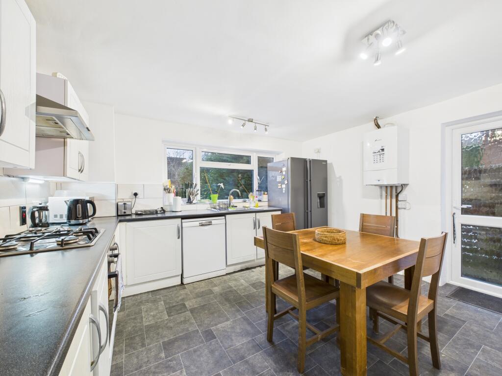 CAM04018G0-PR0400-STILL029