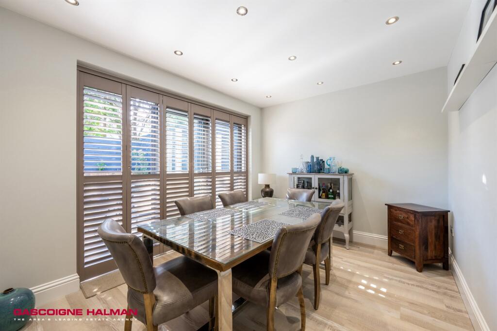 Bedroom 4/Dining Roo