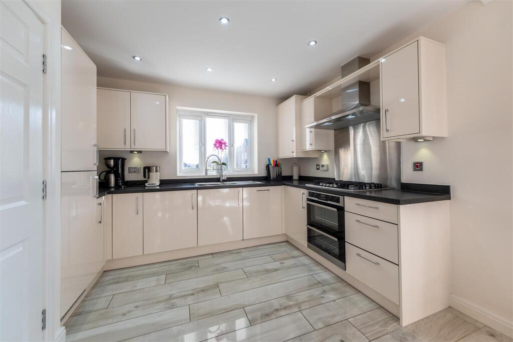 27 Shakerley Close-001.jpg