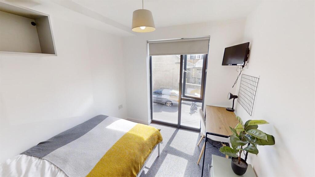 Flat-1-Widcombe-Wharf-Bath-09162024_162828.jpg