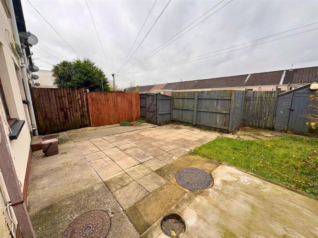 Rear Garden d (edit).jpg