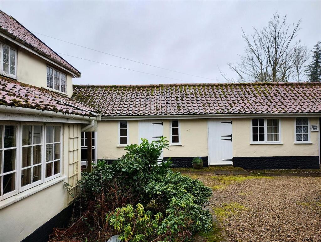 lodge flat 2.JPG
