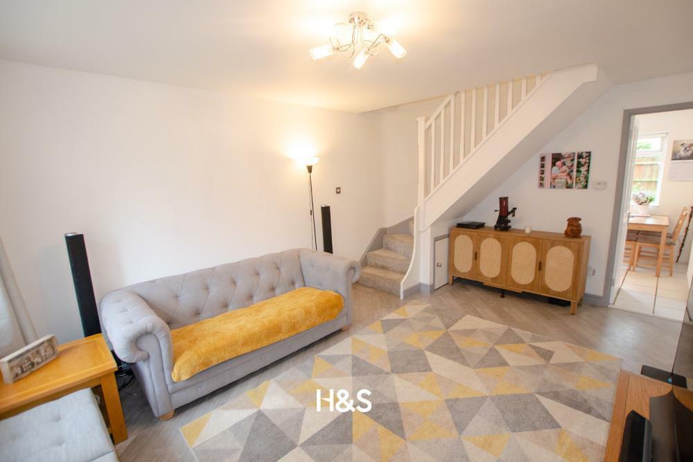 8 Rochford - Lounge.jpg