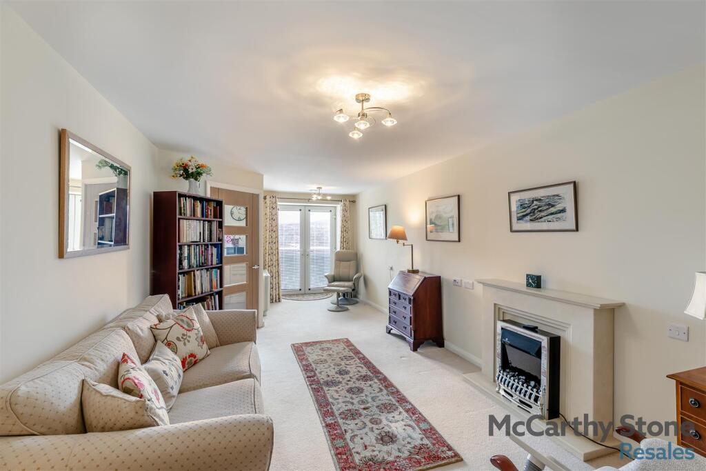8641860-interior01.jpg
