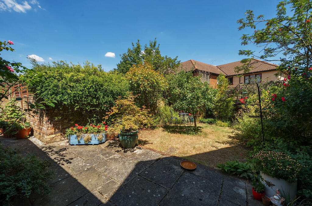 1319289-7-686fb6e...