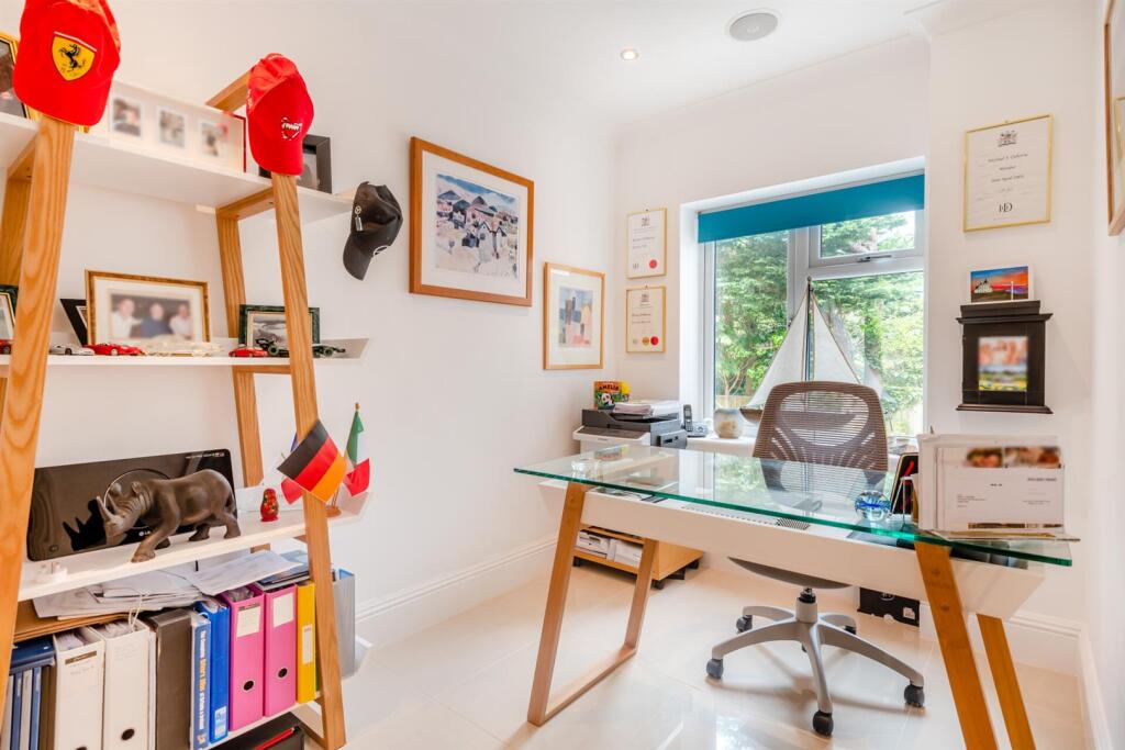 8550186-interior17.jpg