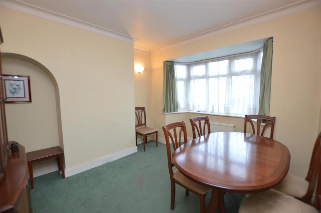 191 Whitton Dene din.JPG