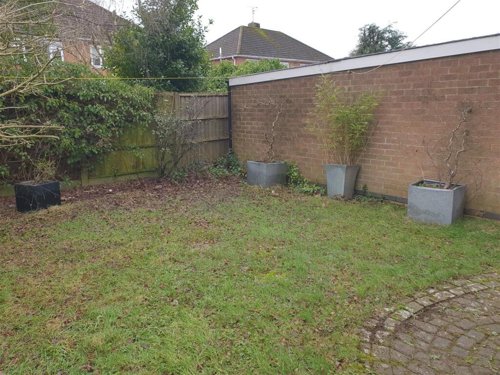 ADDITIONAL OUTSIDE PHOTOS