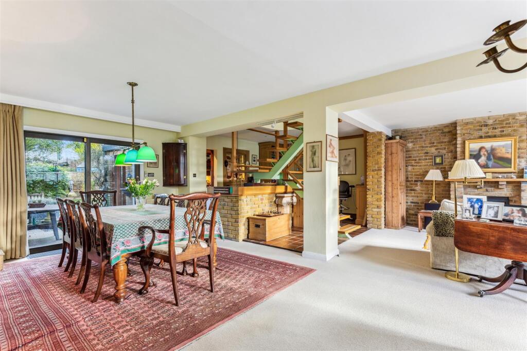 Grove Park Gardens, W4 - FOR SALE