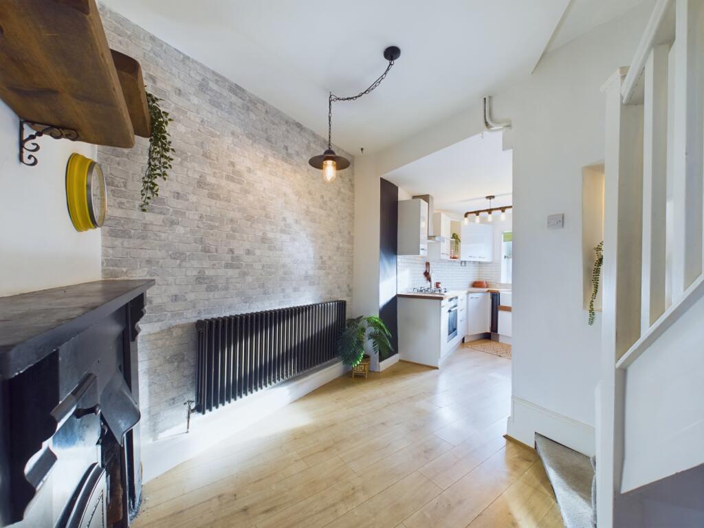 CAM03162G0-PR0183-STILL003