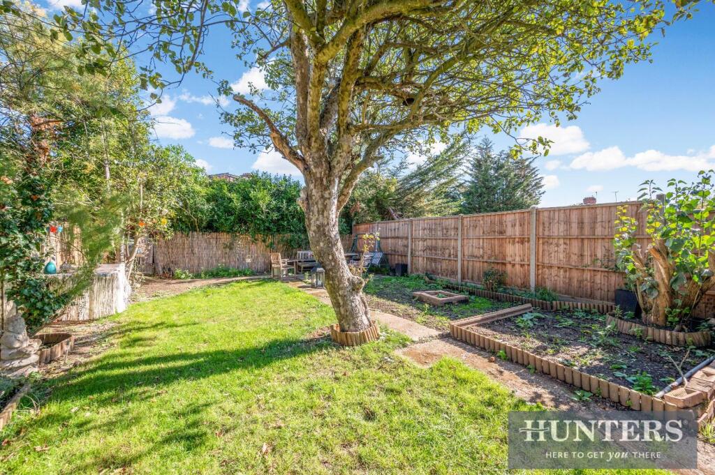 LYNCROFT GARDENS, 21.jpg