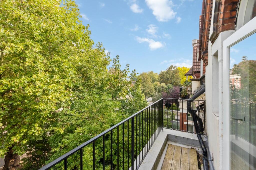 Chiswick High Road 45 Flat C PH7.jpg