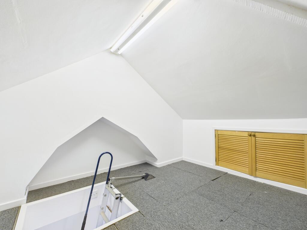 CAM03674G0-PR0648-STILL013