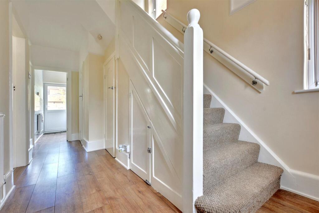 Entrance Hall_2.jpeg