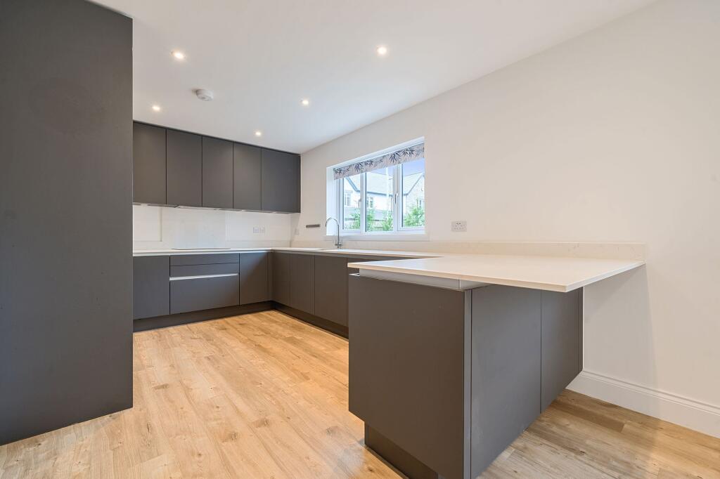 Chalk Grove, Kendal, LA9