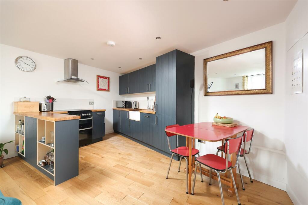 48 Brighton Crescent 1.jpg
