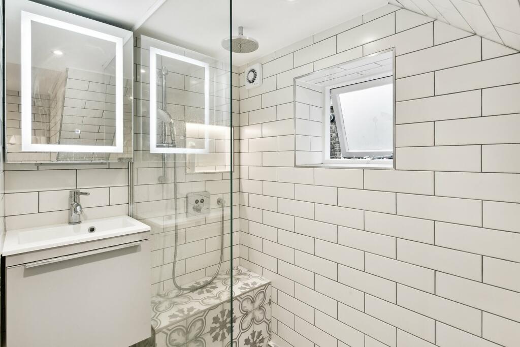 B, 22 Gunter Grove (