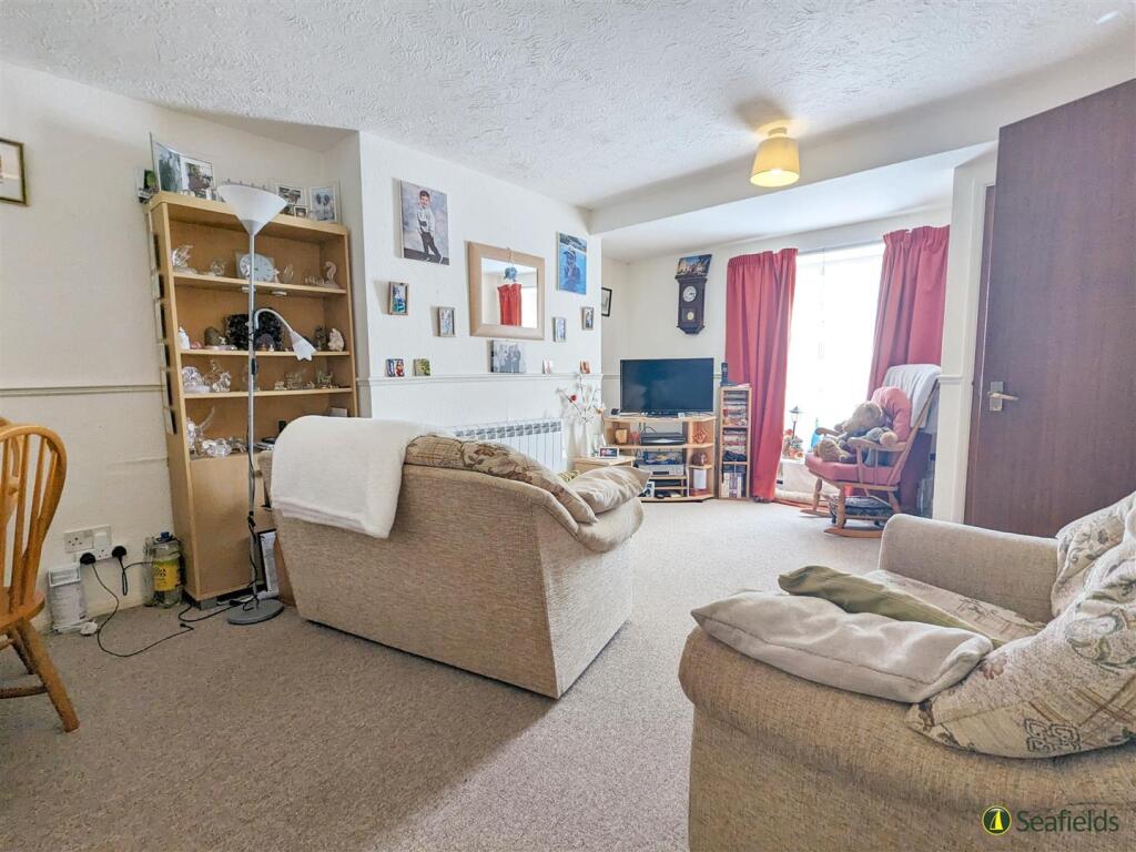 Flat 1 Sitting Room.jpg