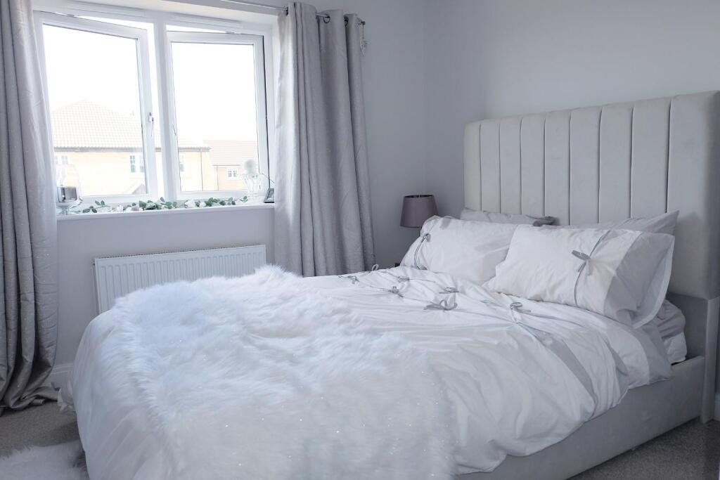 MASTER BEDROOM.JPG