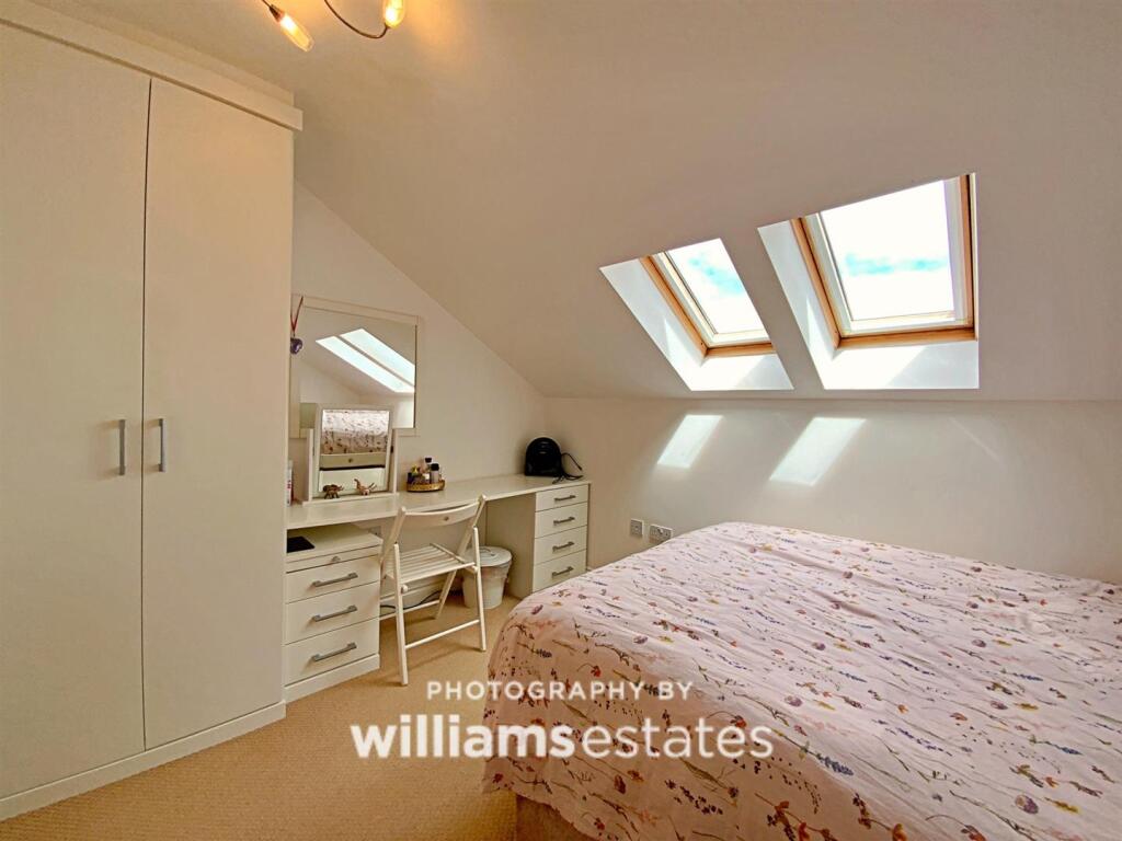 bedroom 2 (1st floor)