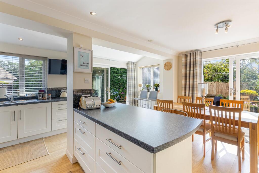 A11 - 14 Crestway, Strete - 250812.jpg