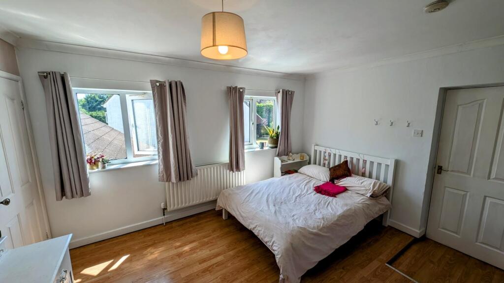 24 Church Rd bed 2 1.jpg