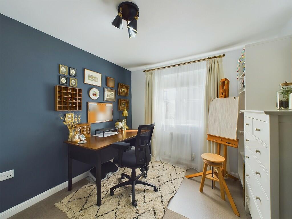 Bedroom / Study