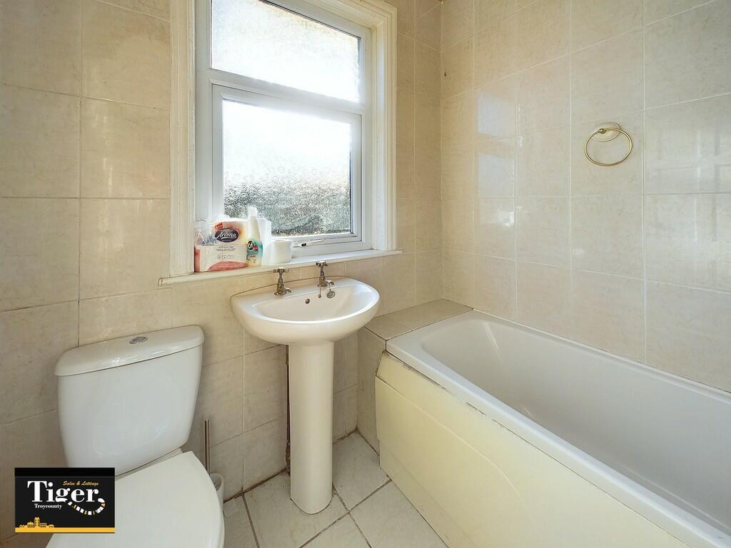 CAM02176G0-PR0402...