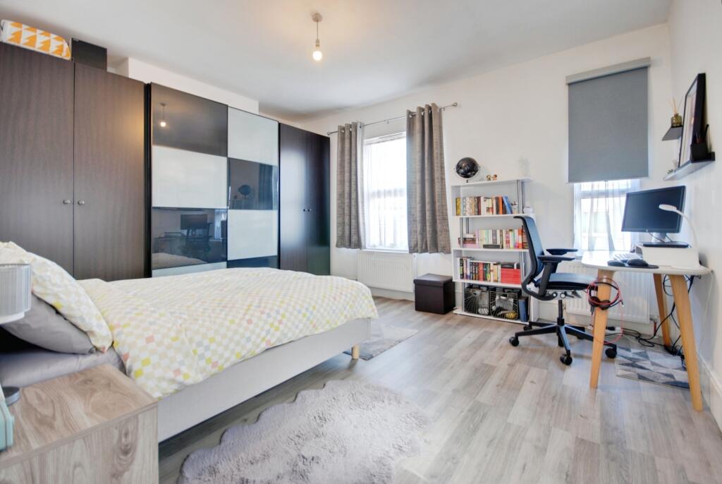 pbox-bedroom-333744.jpg