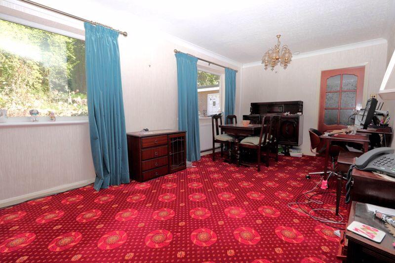 L-Shaped Lounge/Dining Room