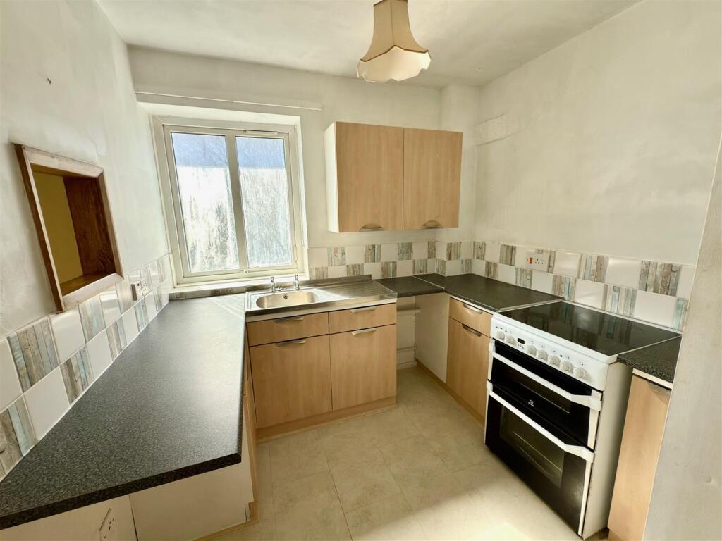 KITCHEN MAIN.jpg