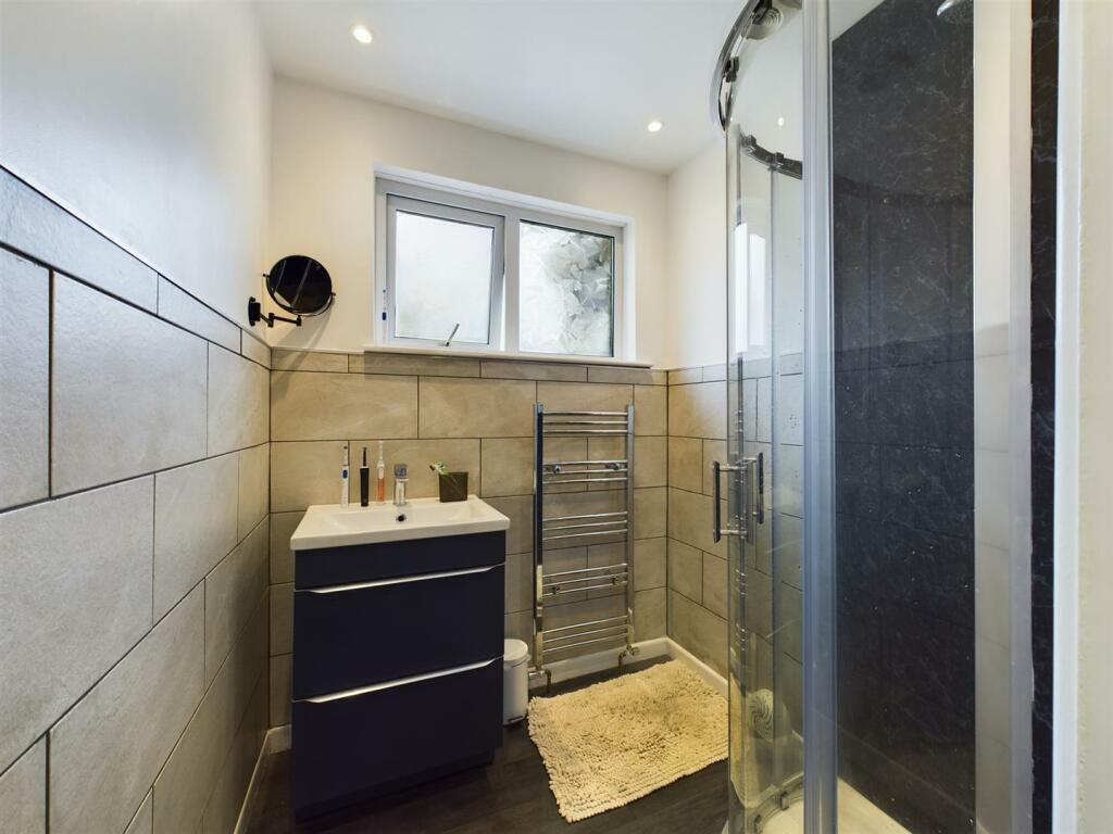 Shower Room.jpg