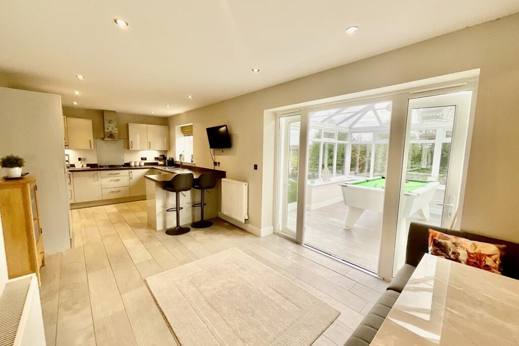 Kitchen Diner 