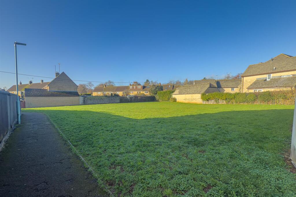 Development Site adjacent to 24 Park Close, Fairfo