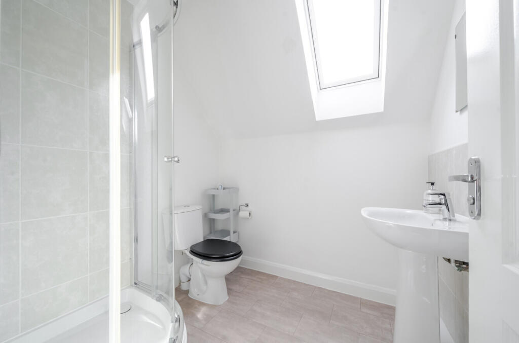 1343885-5-68b5935...