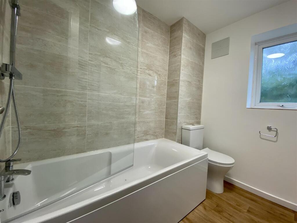 3 Meadowbrook Rd Bathroom.jpg