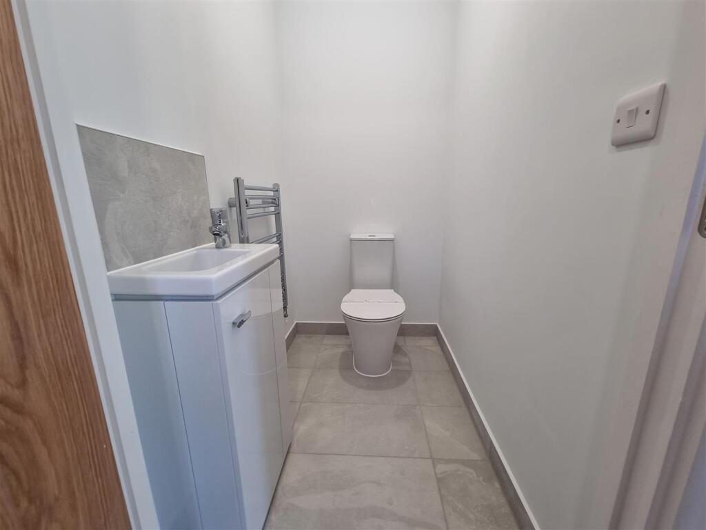 CLOAKROOM.jpg