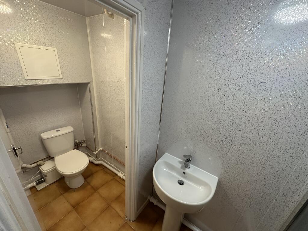 Cloakroom/wc