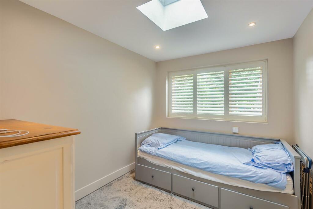 8608074-interior15.jpg