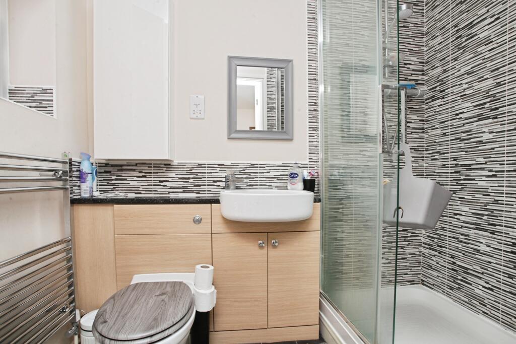 13. En-Suite