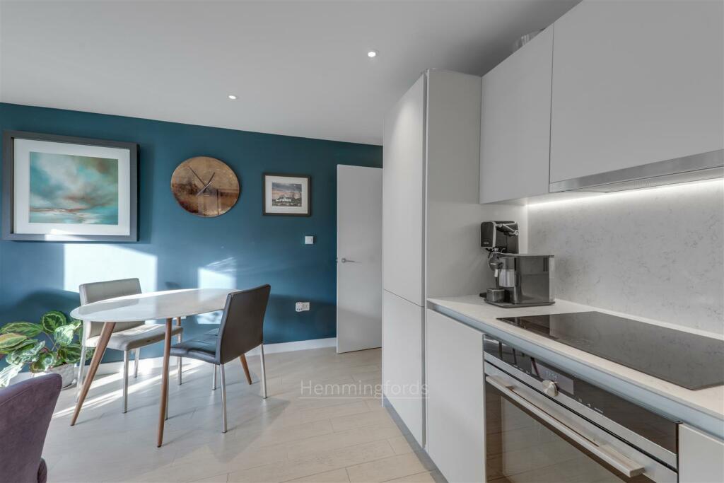 10-642981778-JJ-HMF-Flat 12 Ann St-46-logo.jpg